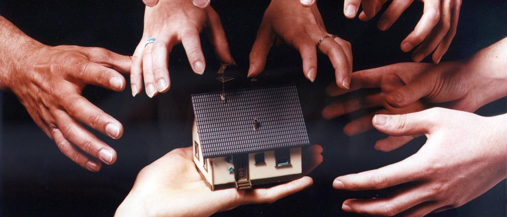 Oft haben Erben unterschiedliche Vorstellungen davon, was mit dem Haus passieren soll. 