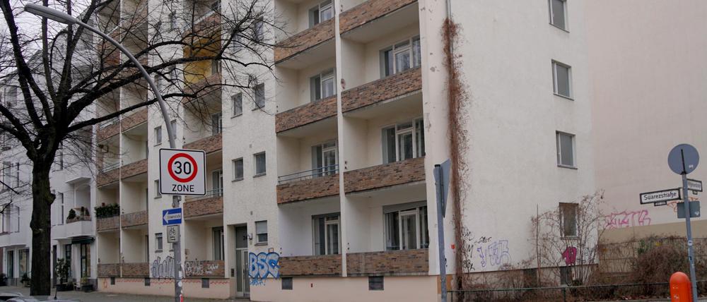 Dieses Haus an der Suarezstraße in Charlottenburg soll Neubauten weichen.