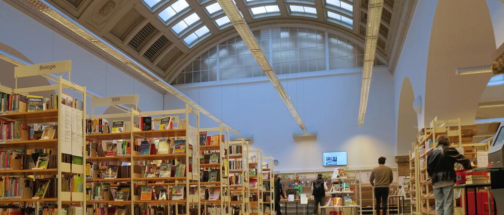 Die Hauptstelle der Stadtbibliothek Charlottenburg-Wilmersdorf im Rathaus an der Otto-Suhr-Allee.