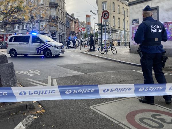In Brüssel wurde am Dienstag eine Straße abgesperrt, nachdem ein bewaffneter Verdächtiger von der Polizei niedergeschossen wurde.