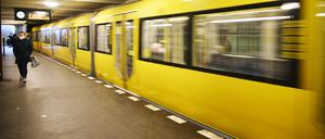 Auch das einsame Warten am nächtlichen Bahnhof könnte die Musik erleichtern, hofft BVG-Sprecher Johannes Schwentu.