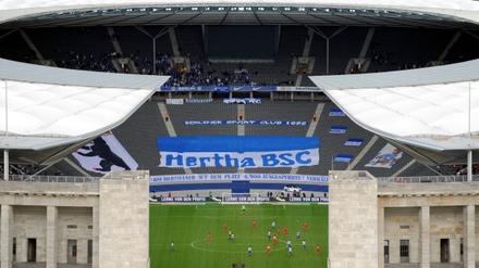 leere Ostkurve im Olympiastadion