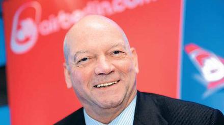 Joachim Hunold. Optimismus strahlt der Air-Berlin-Chef immer noch aus. Doch mit Prognosen ist er vorsichtiger geworden. Foto: ddp