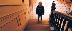 Schutz für die Schwachen. Nicht selten sind es nahe Angehörige oder Menschen aus dem Umfeld der Familie, die Kinder missbrauchen. Foto: Caro