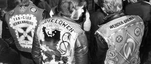 Fußballfans führen Gespräche nach Tod eines Jugendlichen