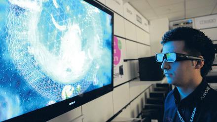 Blick in die Zukunft: Firmen wie Sony, Panasonic und Samsung werden in diesem Jahr 3-D-Fernseher herausbringen. Das Technikportal Heise.de hat bereits ein Gerät getestet. Foto: pa/Photoshot