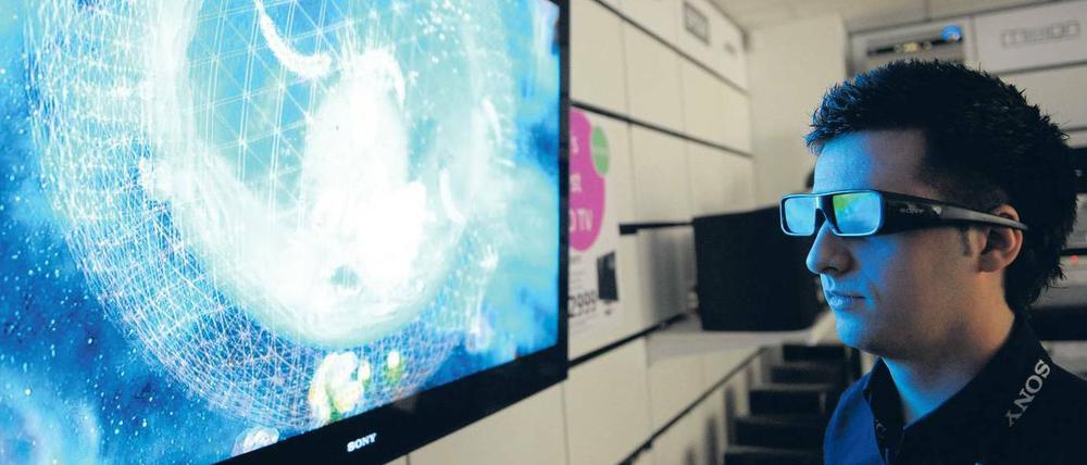 Blick in die Zukunft: Firmen wie Sony, Panasonic und Samsung werden in diesem Jahr 3-D-Fernseher herausbringen. Das Technikportal Heise.de hat bereits ein Gerät getestet. Foto: pa/Photoshot