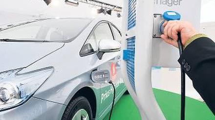 Vehikel der Zukunft. Nicht nur Batterieforscher sind als Entwickler gesucht. Foto: dpa