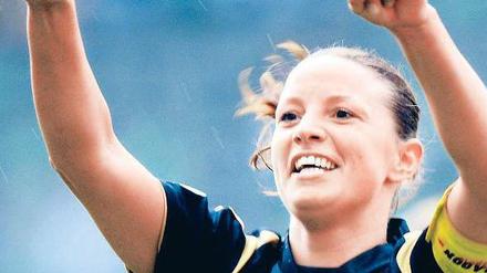 Neuer Ort, altes Ziel. Inka Grings will den Pokal mit Duisburg verteidigen. 