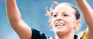 Neuer Ort, altes Ziel. Inka Grings will den Pokal mit Duisburg verteidigen.