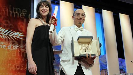 Regisseur Apichatpong Weerasethakul neben Charlotte Gainsbourg.