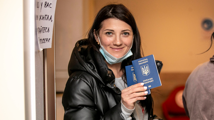 Weil die EU die Massenzustrom-Richtlinie aktiviert hat, erhalten alle aus der Ukraine Geflüchteten sofort Schutz und bestimmte Rechte.