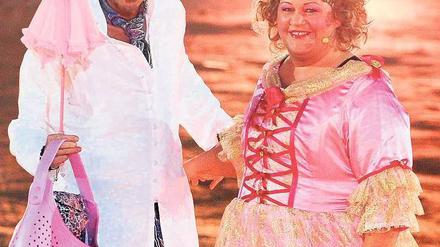 Versuch in Pink. 8,65 Millionen Zuschauer (Marktanteil 32,3 Prozent) sahen Thomas Gottschalk und Cindy aus Marzahn bei „Wetten, dass...?“ am Sonntag zu.