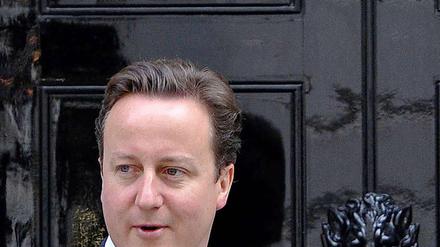 Mit einer Kampagne hat die konservativ-liberale Koalition unter David Cameron begonnen, um das Land psychologisch auf die tiefen Einschnitte vorzubereiten.