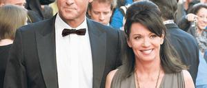 Öffentliches Interesse. Bis vor kurzem galt: Heiko Kiesow (hier mit Iris Berben) muss sich eine Berichterstattung über seinen Vergangenheit als IM nicht gefallen lassen. Foto: dpa