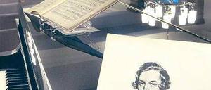 Erinnerung an den Sohn der Stadt. Ein Bild des Komponisten auf einem Konzertflügel im restaurierten Saal des Zwickauer Robert-Schumann-Hauses. 