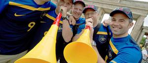 Tröten ist international: Australische Fußballfans bei einem Vuvuzela-Flashmob in Berlin.