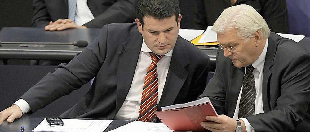 Steuerideen von der Oppositionsbank: SPD-Generalsekretär Hubertus Heil und der sozialdemokratische Fraktionsvorsitzende Frank-Walter Steinmeier.