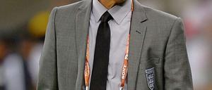 Zerknirschter Trainer. Ein englischer Fan hat seiner Wut auf Fabio Capello Luft gemacht - in der Kabine der Mannschaft.