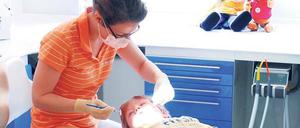 Mund auf. Bei Kidsdocs tut man vieles, damit der Besuch nicht zum Trauma wird. Berlin hat mit dem „Kinderzahnpass“ ein bundesweit einmaliges Projekt.