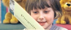 Übung macht den Meister. Lesenlernen verlangt dem kindlichen Gehirn zunächst viel ab. Foto: picture-alliance/ZB