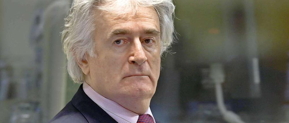 Radovan Karacic vor dem Kriegsverbrechertribunal. 