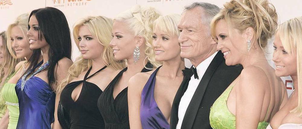 Beuteschema. Wo „Playboy“ Hugh Hefner auftaucht, reihen sich Frauen zur Bunny-Parade.