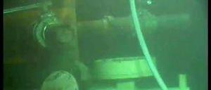 Das Wasser ist trübe, aber es tritt kein Öl mehr aus.