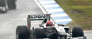 Aus der Bahn geraten. Michael Schumacher fand gestern beim Qualifying nie den Anschluss, im Freien Training war er noch vorne mitgefahren. Foto: dpa