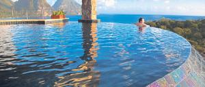 Die schönsten (und teuersten) Hotels stehen hoch im Kurs. Immer mehr Luxusanlagen wie diese auf der Karibikinsel St. Lucia finden sich in Veranstalterkatalogen. 