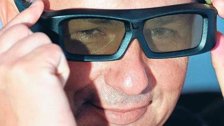 Ich seh in 3D: Der Regierende Bürgermeister Klaus Wowereit am Freitag beim Start der Funkausstellung – in der Realität sind die Aussichten seiner SPD weniger bunt.
