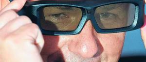 Ich seh in 3D: Der Regierende Bürgermeister Klaus Wowereit am Freitag beim Start der Funkausstellung – in der Realität sind die Aussichten seiner SPD weniger bunt.