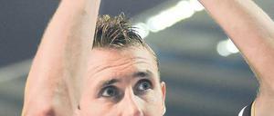Miroslav Klose, 32, erzielte in seinem 102. Länderspiel für Deutschland sein 53. Tor. Erfolgreicher waren nur Gerd Müller (68 Tore, 62 Spiele) und Joachim Streich (55 Tore in 102 Einsätzen für die DDR). Foto: ddp