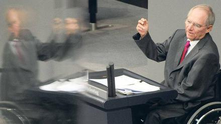 Vertrackt. Wenn Finanzminister Schäuble (CDU) 2010 viel spart, muss er – dank Schuldenbremse – 2011 noch mehr sparen. Das gefällt nicht allen Politikern. 