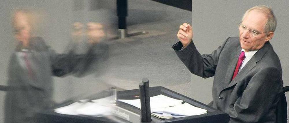 Vertrackt. Wenn Finanzminister Schäuble (CDU) 2010 viel spart, muss er – dank Schuldenbremse – 2011 noch mehr sparen. Das gefällt nicht allen Politikern. 