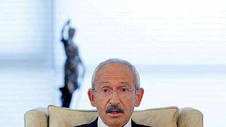 Kemal Kilicdaroglu ist seit vergangenem Mai Vorsitzender der größten türkischen Oppositionspartei, der kemalistischen CHP. Dem türkischen Parlament gehört er seit 2002 an.