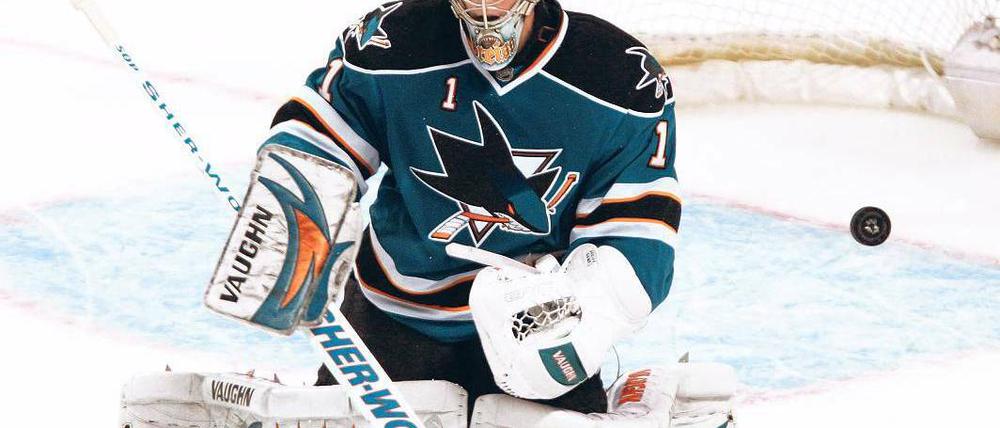 Von Finnen verdrängt. Thomas Greiss hat seinen Platz im Tor der San Jose Sharks kurz vor Saisonbeginn verloren. 