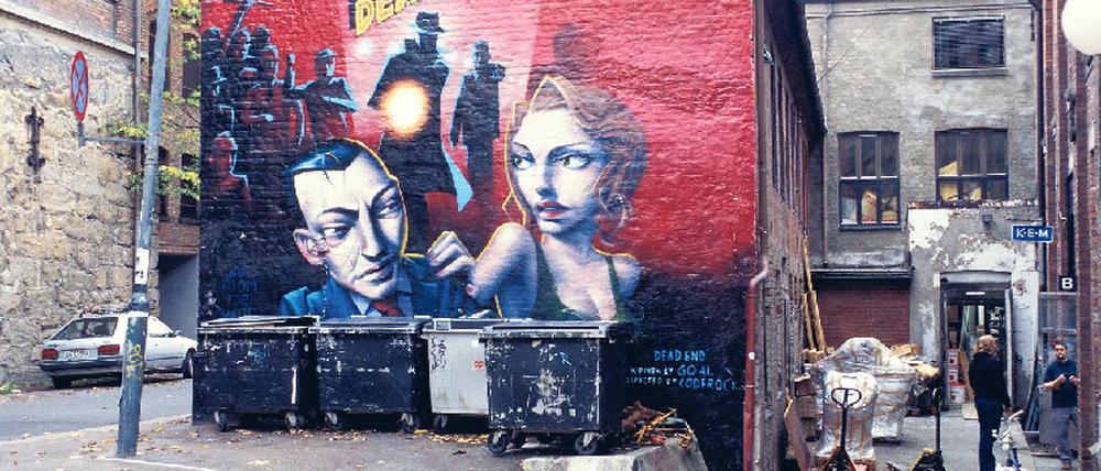 Kunst auf Backstein. Schmuddelige Ecken wie diese werden selten im Szeneviertel Grünerlökka. Der quirlige multikulturelle Kiez wandelt sich – und wird allmählich zum teuren Pflaster. Immer mehr schicke Bars, Cafés und Restaurants eröffnen. Foto: mauritius images