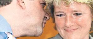 Trautes Miteinander. Sie verstehen sich, der CDU-Landesvorsitzende Frank Henkel und die Berliner Bundestagsabgeordnete Monika Grütters. Beide gelten als mögliche Spitzenkandidaten für die Abgeordetenhauswahl 2011.