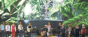 Musikantenstadl. Die Band „Blockflöte des Todes“ bei ihrem Auftritt am Freitagabend in Prenzlauer Berg. Foto: dpa