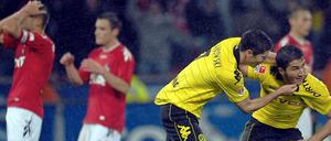 Keiner kann es fassen: Die Kölner nicht, dass sie den einen Punkt noch hergeschenkt haben und Lewandowski (M.) nicht den Torschützen Sahin.