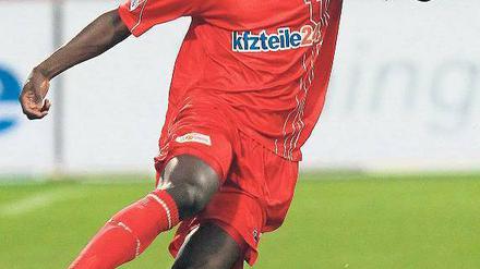Auf und davon. Unions John Jairo Mosquera traf gegen Aue endlich wieder und war anschließend kaum zu bremsen. Foto: dpa