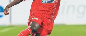 Auf und davon. Unions John Jairo Mosquera traf gegen Aue endlich wieder und war anschließend kaum zu bremsen. Foto: dpa