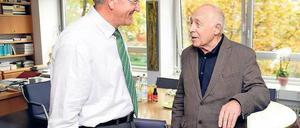 Zwei, die sich verstehen wollen. Winfried Kretschmann (l.) mit dem Stuttgart-21-Vermittler Heiner Geißler. Foto: dpa