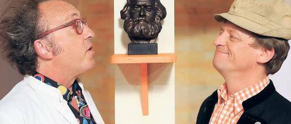 Neuzugang. Frank-Markus Barwasser (rechts) ist neuer Partner von Urban Priol in der erfolgreichen Kabarettsendung „Neues aus der Anstalt“ (ZDF, 22 Uhr 15). Er löst damit Georg Schramm ab. Barwasser, bekannt aus dem ARD-Format „Pelzig unterhält sich“, soll im ZDF ab Februar 2011 auch eine satirische Talksendung bekommen. Foto: ZDF