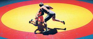 Die Helden aus der Heuberghalle. Wenn die Herren Böpple, Stäbler oder Armbruster die Matte betreten, steht ein ganzes Bergdorf Kopf.