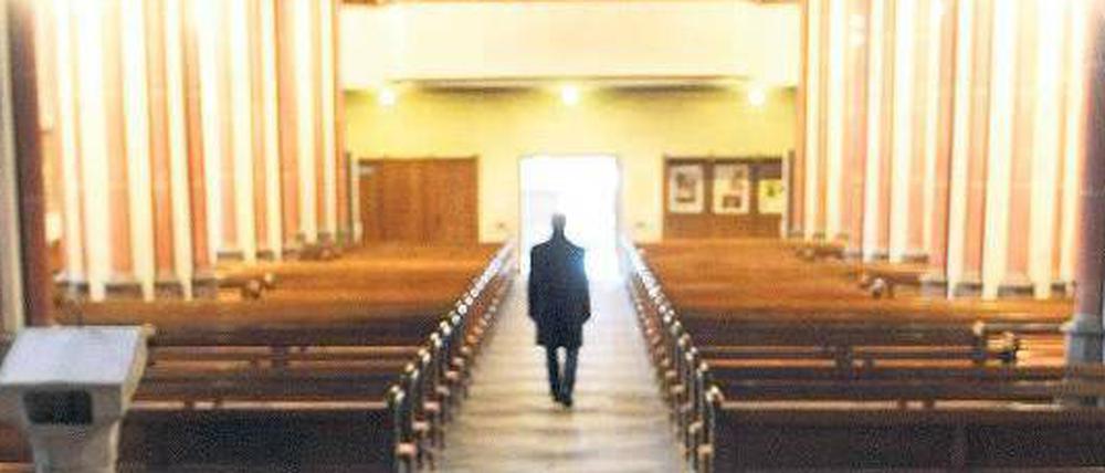 Wer der Kirche den Rücken kehrt, ist nicht unbedingt vom Glauben abgefallen: 2010 zum Beispiel sind viele Katholiken zu den Protestanten übergetreten.