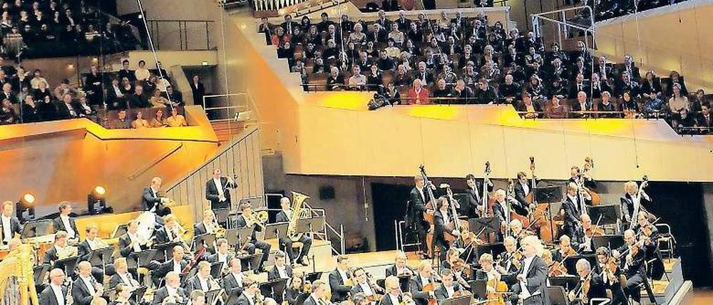 Zum Raum wird hier die Zeit. Hans Scharouns Berliner Philharmonie. Ich kenne keinen besseren Konzertsaal, sagt Wolfgang Becker.