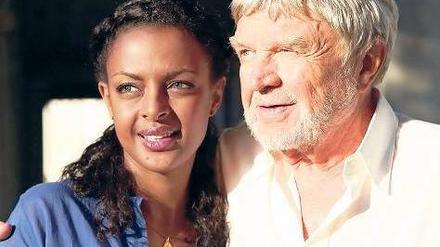 Späte Familienzusammenführung: Victor Frey (Hardy Krüger sen.) mit seiner Tochter Dahna (Dennenesch Zoudé). Foto: ZDF