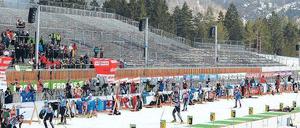 Der Nebel lichtet sich. Die neue Chiemgau-Arena in Ruhpolding empfängt in diesen Tagen die Weltspitze der Biathleten.